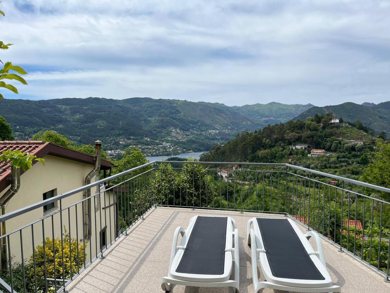 Ferienwohnung Casa De Casarelhos - Vistas Rio, Campo E Montanha - Lareira Geres Exterior foto